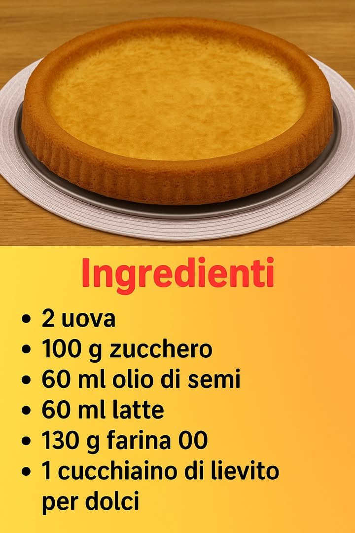 Base morbida dorata capovolta da uno stampo da crostata con incavo