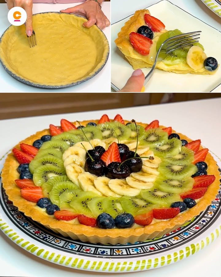 Crostata con crema gialla e cerchi di kiwi, fragole, banana e piccoli frutti