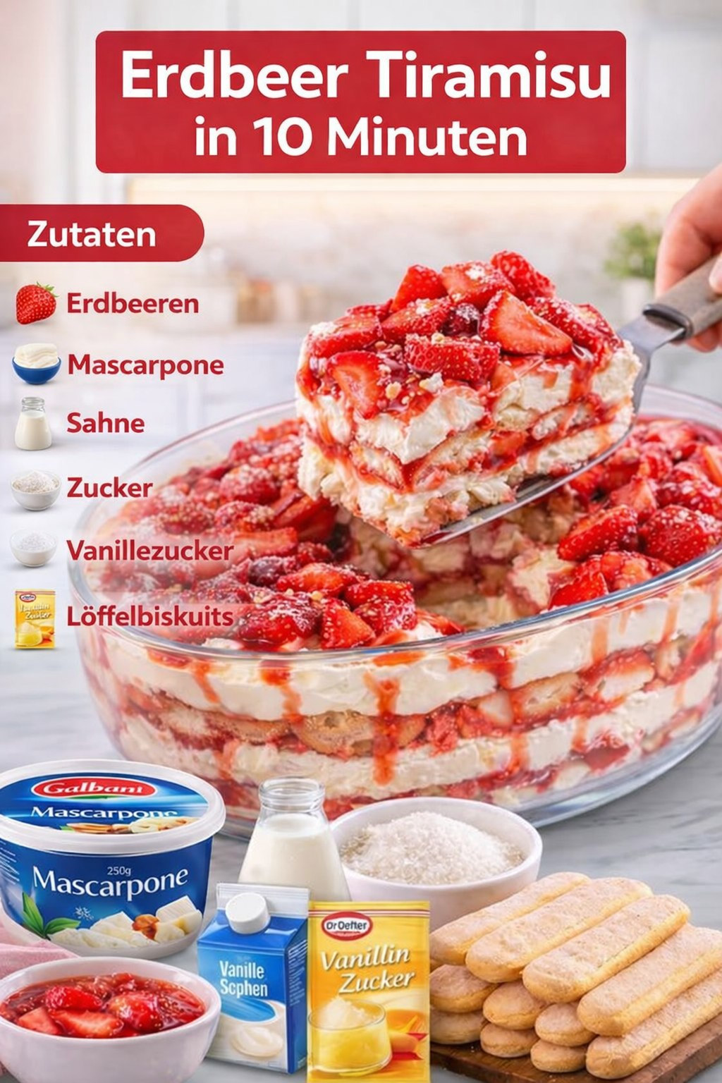 Geschichtetes Erdbeerdessert mit heller Creme und roten Fruchtstücken