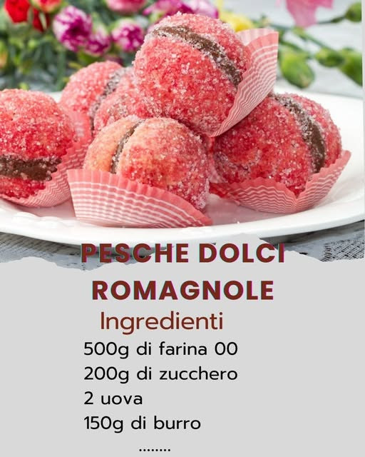 Dolcetti rosa a forma di pesca ricoperti di zucchero