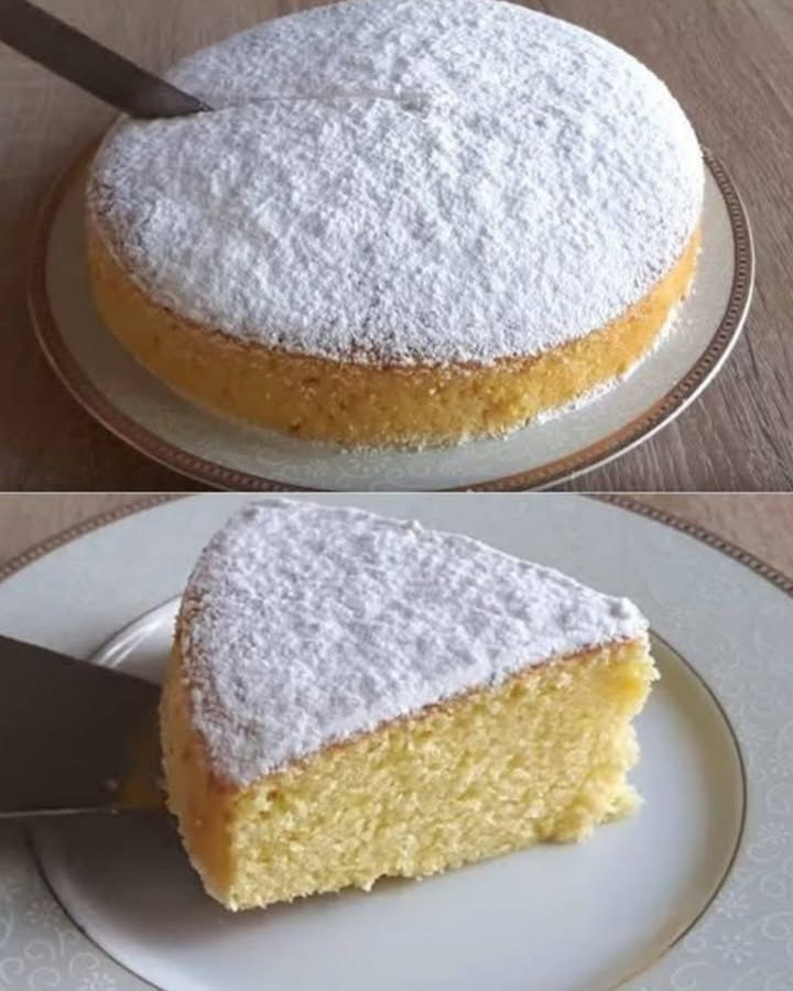 Torta tonda chiara con zucchero a velo e una fetta tagliata